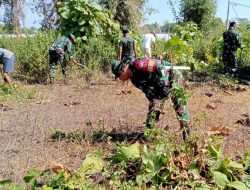 Ciptakan Lingkungan Bersih, Babinsa Ajak Warga Kerja Bakti Bersama Secara Bergotong Royong