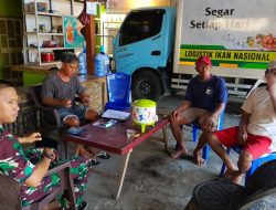 Demi Menjalin Hubungan Baik, Babinsa Koramil-08 Kodim 1404/Pinrang melaksanakan Komsos Dengan Warga