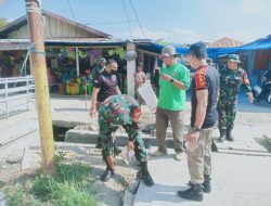Wujud Peduli Terhadap Lingkungan, Kodim 1412/Kolaka Bersama Masyarakat Karya Bhakti Bersihkan Sampah di Pasar Tradisional