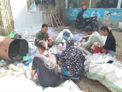 Temui Warga Pemulung, Babinsa Koramil-04 Kodim 1404/Pinrang Berikan Motivasi