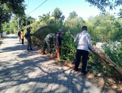 Kerja Bakti Bersama Babinsa Maros Dan Masyarakat Bersihkan Badan Jalan