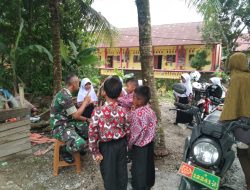 Peduli Generasi Penerus Bangsa, Babinsa Berikan Motivasi kepada Anak-Anak