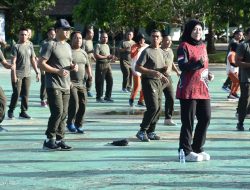 Korem 181/PVT Gelar Senam dan Jalan Santai Bersama Prajurit, PNS, dan Persit untuk Jaga Kebugaran dan Kekompakan
