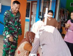 Cegah Angka Stunting Di Wilayahnya Babinsa Maros Dampingi Bidan Desa Cek Kesehatan Balita
