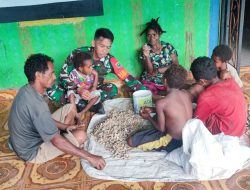 Babinsa Sidey Jalin Hubungan Yang Harmonis Dengan Keluarga Tokoh Adat Meyof