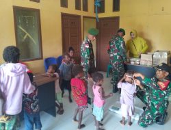Babinsa dan Persit Koramil Kimaam Terus Memberikan PMT Kepada Anak-Anak Kampung Kiworo