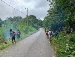 Satgas TMMD Ke-122 Kodim 1206/Putussibau Bersama Masyarakat Desa Selaup Laksanakan Jum’at Bersih