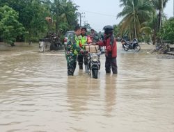 Babinsa Posramil Tripa Makmur Gerak Cepat Bantu Warga Terkena Banjir