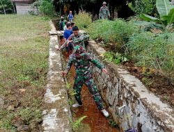 Budaya Gotong Royong Pembersihan Lingkungan Di Satgas TMMD Kodim 1206/Psb