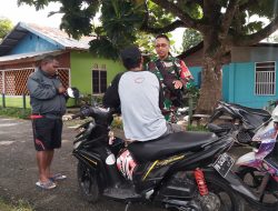 Tingkatkan Sinergitas Dengan Rakyat, Babinsa Koramil 1801-01/Manokwari Rutin Sambangi Warga Binaanya