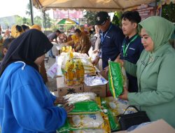 Warga Ramaikan Stand Pasar Murah Kodim 1404/Pinrang