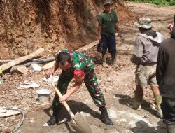 Babinsa Koramil 1424-03/Sinjai Tengah Kodim 1424/Sinjai Gelar Karya Bakti Pembuatan Talut