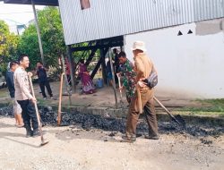 Bersama 3 Pilar, Babinsa Koramil-02 Kodim 1404/Pinrang Kerja Bakti Bersihkan Saluran Air