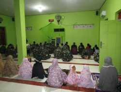 Satgas TMMD Ke-122 Lakukan Sholat Magrib Berjamaah Bersama Warga