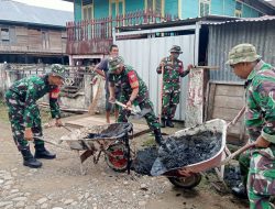 Wujud Kepedulian, Babinsa Koramil 1407-01/Ajangale Bersama Warga Bersihkan Saluran Air
