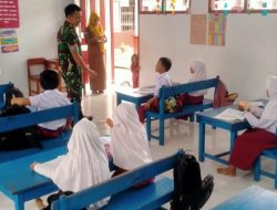 Babinsa Palakka Memberikan Materi Wawasan Kebangsaan Kepada Murid SDN Di Desa Cinennenung