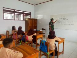 Tanamkan Jiwa Patriotisme, Babinsa 02/Dua Boccoe Ajarkan Materi Wasbang Kepada Murid SD