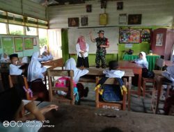 Babinsa Koramil 11 Barebbo Berikan Wasbang Kepada Siswa Sekolah Dasar Dalam Pembinaan Perlawanan Wilayah