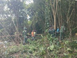 Babinsa Koramil 15/Mare Bersama Warga Desa Lappa Upang Gotong Royong Membuka Lahan Pertanian