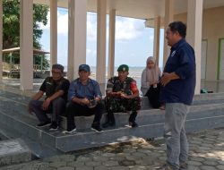 Pererat Sinergitas, Babinsa Koramil 18/Kajuara Komsos Dengan Perangkat Desa