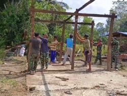 Program RTLH, Babinsa Koramil 14/Libureng Bersama Warga Gotong Royong Bongkar Rumah Untuk Di Renov