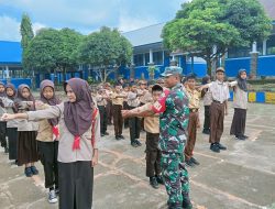 Membentuk Karakter, Babinsa Koramil 15/Mare Beri Pelatihan PBB Siswa SMP Neg 2 Mare