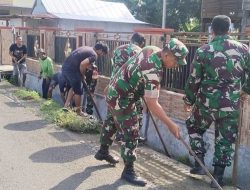 Koramil-08 Kodim 1404/Pinrang Bersama Warga Kerja Bakti Normalisasi Saluran Air