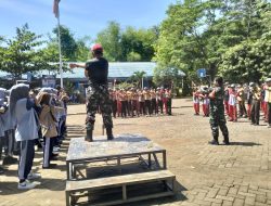 Babinsa Koramil 1422-02 Bantimurung Ajarkan Latihan Dasar Kepemimpinan di SMA 10 Maros