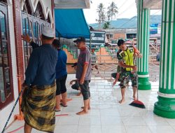 Babinsa Tangse Perkuat Kebersamaan dengan Warga Melalui Aksi Bersih-Bersih Meunasah