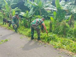 Koramil 01 Maiwa Melaksanakan Karya Bakti Pembersihan Selokan