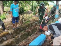 Peduli Kebersihan Lingkungan, Koramil-03 Kodim 1404/Pinrang Bersama Warga Kerja Bakti Bersihkan Saluran Air