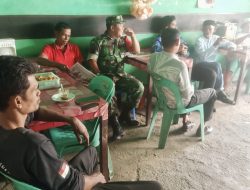 Babinsa Tiro Manfaatkan Warung Kopi sebagai Sarana Komunikasi Sosial dengan Warga