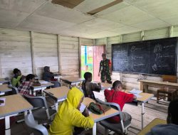 PEDULI PENDIDIKAN, BABINSA KORAMIL 1703-03/OBANO MELAKSANAKAN MENGAJAR SISWA-SISWI SEKOLAH DASAR YPPK ST FRANSISKUS OBANO