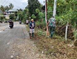 Anggota Koramil 1419-03/Baraka Bersama Warga Bersihkan Selokan