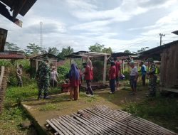 Personel Koramil-06/Sinjai Borong Kodim 1424/Sinjai Gelar Karya Bakti Pembersihan Pasar Biji Nangka