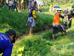 Jumat Bersih, Semangat Gotong Royong, Koramil 02 Enrekang Gelar Karya Bhakti Bersihkan Selokan
