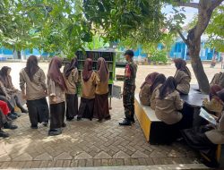 Perpustakaan Motor Milik Babinsa Maros Disambut Antusias Siswa di Sekolah