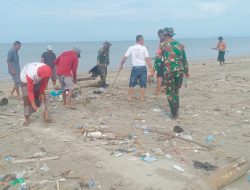 Koramil-02 Kodim 1404/Pinrang Bersih-bersih Pantai Bersama Warga