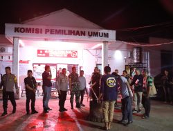 Dandim 1404/Pinrang Awasi Langsung Pemusnahan Surat Suara Rusak Di KPU Kab. Pinrang