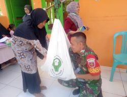 Babinsa Lembang Lohe Pos Ramil 1424-05/Tellulimpoe Laksanaman Dampingi Tenaga Kesehatan Dalam Kegiatan Posyandu