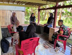Babinsa Maros Bersama Petugas Ahli Gizi dan Bidan Desa Door to Door Periksa Pertumbuhan Balita