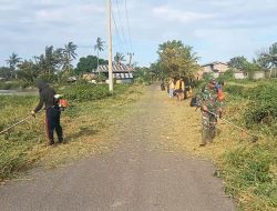 Anggota Koramil-01/Suppa Kodim 1404/Pinrang Kerja Bakti Pembersihan Saluran Air