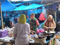 Ciptakan Suasana Bersih, Babinsa Maros Himbau Kebersihan Pasar Agar Tetap Terjaga