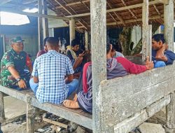 Babinsa Serma Ramadhan Nil Jalin Keakraban dengan Warga Desa Peunadok Melalui Komunikasi Sosial