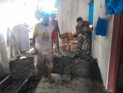 Ciptakan Kebersamaan, Babinsa Koramil 03/Samate Angkat Tanah Untuk Penimbunan Pondasi