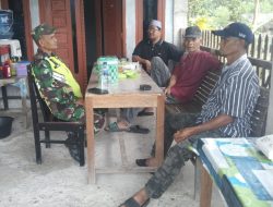 Babinsa Koramil 17/Geumpang Pererat Hubungan dengan Anjangsana ke Rumah Warga