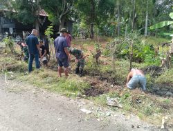 Cegah Banjir, Koramil-07/Lembang Kodim 1404/Pinrang Bersihkan saluran air Bersama Warga