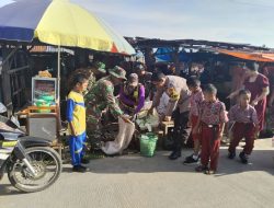Koramil-08 Kodim 1404/Pinrang Bersihkan Saluran Air Bersama Warga