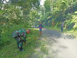 Babinsa Koramil 1424-06/Sinjai Borong Kodim 1424/Sinjai Bersama Warga Karya Bakti Pembersihan Kiri Kanan Jalan