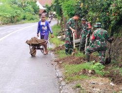 Jumat Bersih Anggota Koramil /02 Enrekang Karya Bakti Bersihkan Selokan
